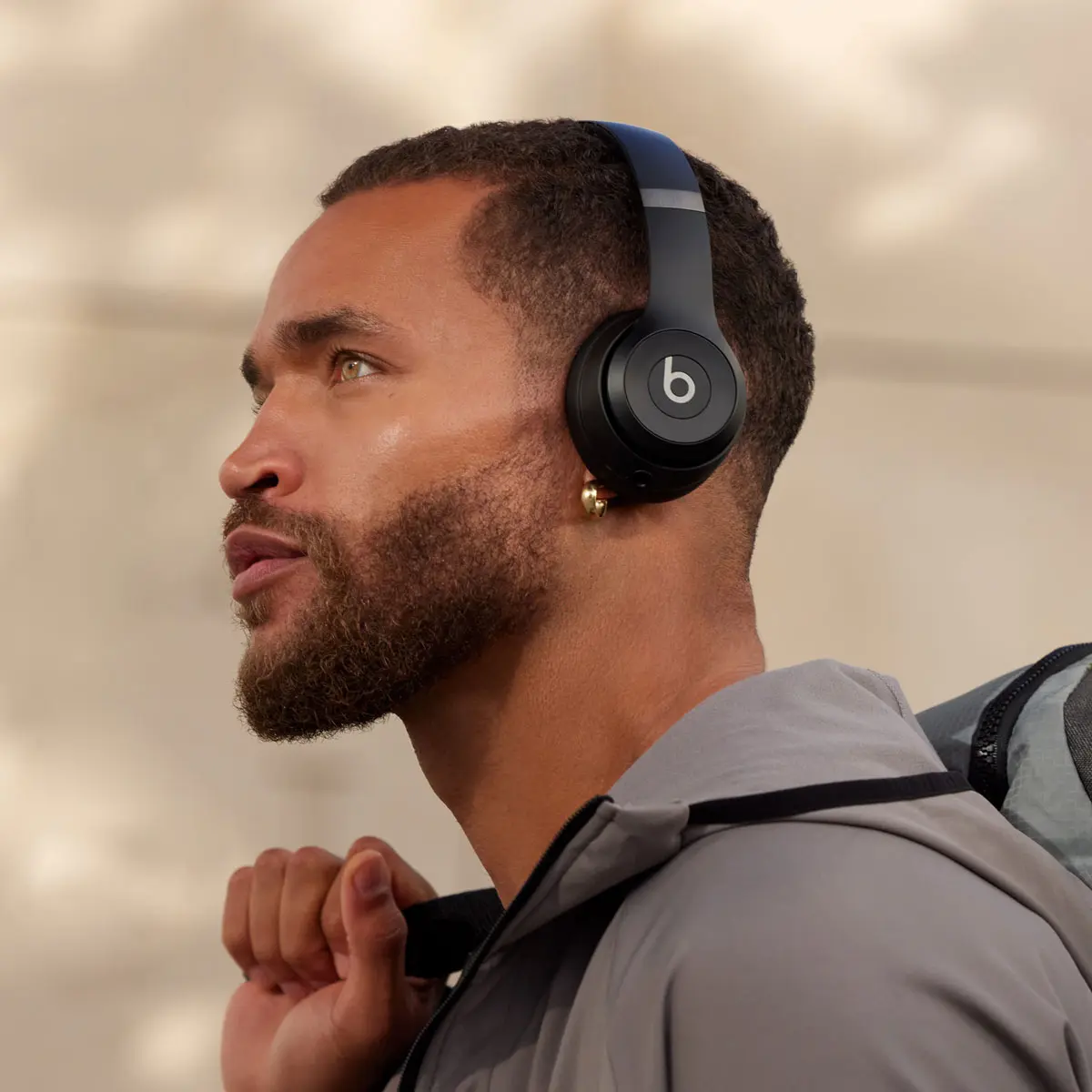 Beats Solo 4 - Matte Black - Image 2