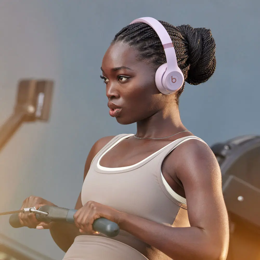 Beats Solo 4 - Cloud Pink - Image 2